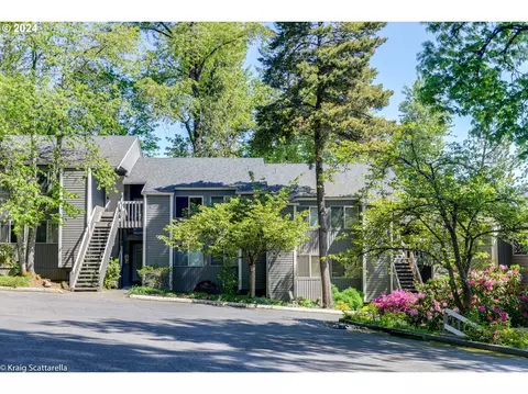 44 Eagle Crest Dr #12, Lake Oswego, OR 97035