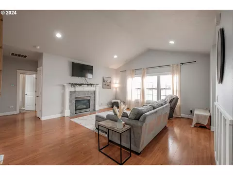 159 Bishop Rd, Aumsville, OR 97325