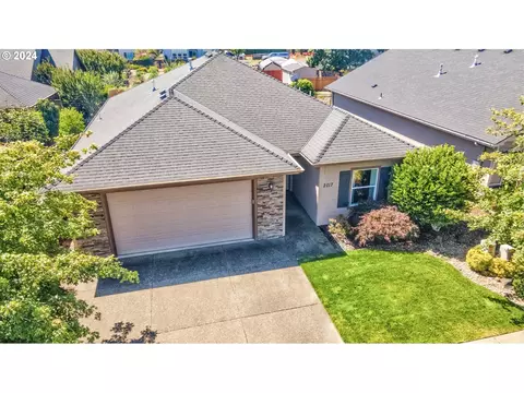 2017 SE Rhododendron Ave, Dallas, OR 97338