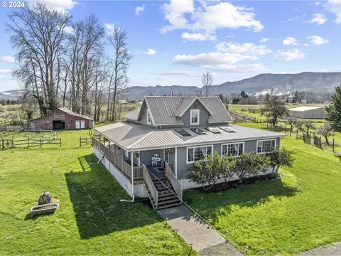 203 S Welcome Slough Rd, Cathlamet, WA 98612