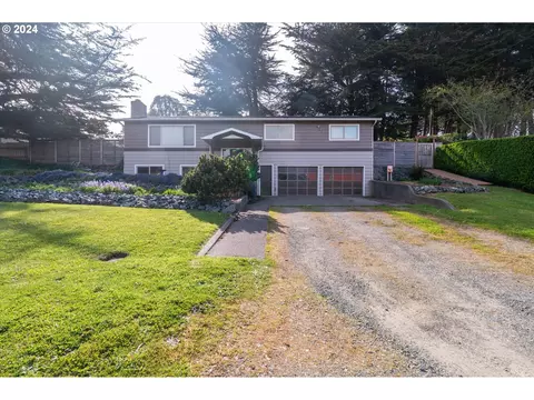 490 Elmira Ave SE, Bandon, OR 97411