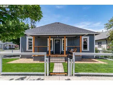 934 SE Fullerton St, Roseburg, OR 97470