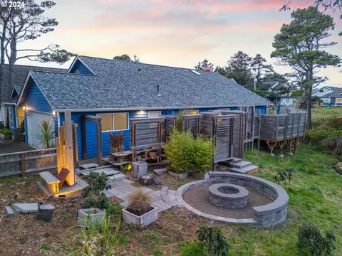 536 NW 55th St, Newport, OR 97365