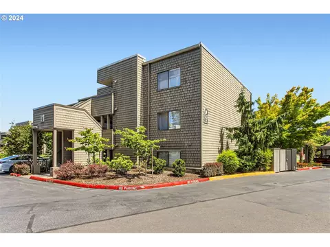 5624 S Riverside Ln #14, Portland, OR 97239