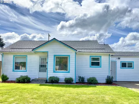 2425 E St, Springfield, OR 97477