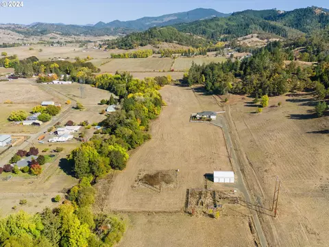 18235 Dixonville Rd, Roseburg, OR 97470