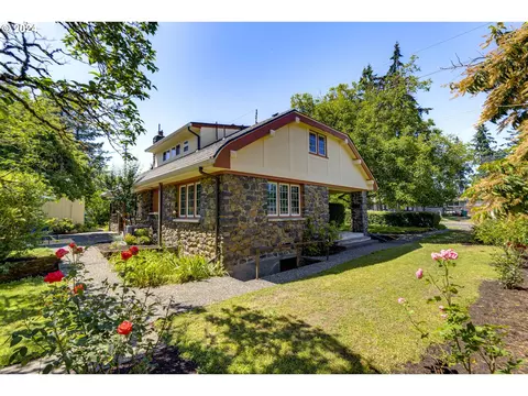 2430 SE Park Ave, Milwaukie, OR 97222