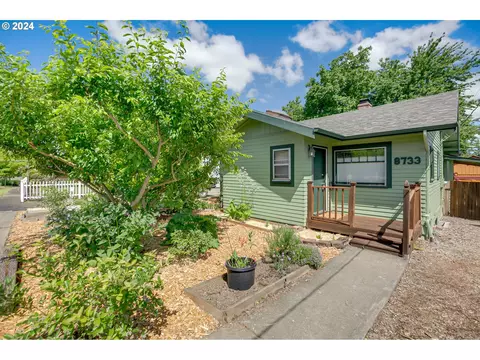 8733 NE Going St, Portland, OR 97220