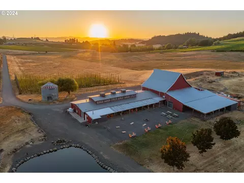 10280 NE Abbey Rd, Carlton, OR 97111