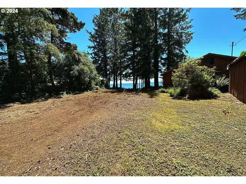 15464 Morrison Ln, Brookings, OR 97415