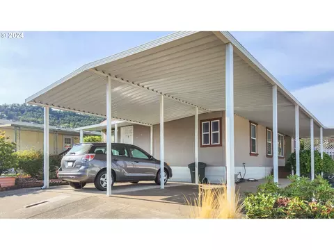 407 Shadow Ranch Ln, Roseburg, OR 97470