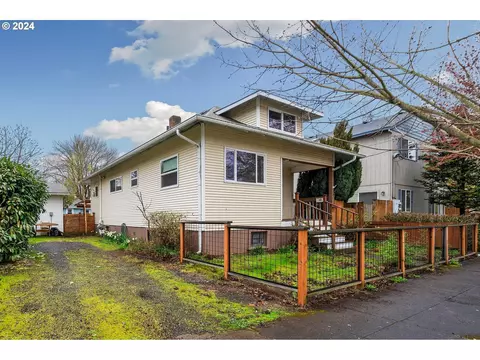 7822 SE Washington St, Portland, OR 97215