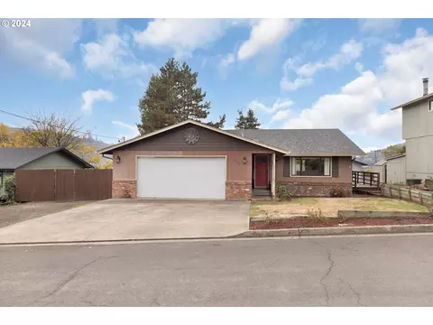 442 NE Manzanita Ct, Roseburg, OR 97470