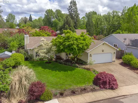 1688 SW Goucher St, Mcminnville, OR 97128