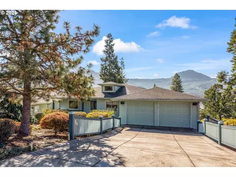 578 E 1st St, Lowell, OR 97452