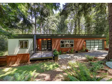 1682 SW Maplecrest Dr, Portland, OR 97219