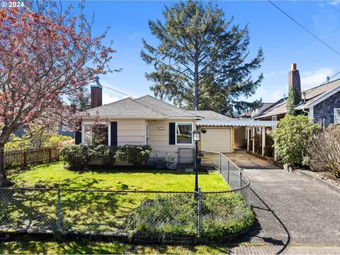 335 Ave S, Seaside, OR 97138