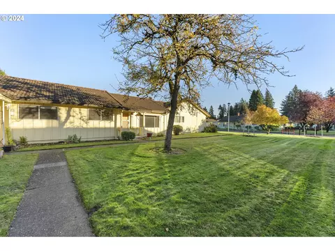 12425 SE Main St, Portland, OR 97233