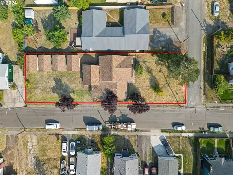 1908 D St, Springfield, OR 97477