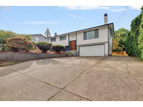9050 SE Valentine Dr, Happy Valley, OR 97086