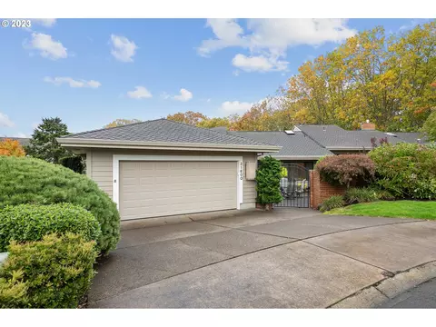 31600 SW Village Crest Ct, Wilsonville, OR 97070