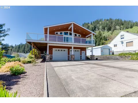 303 8th St, Garibaldi, OR 97118