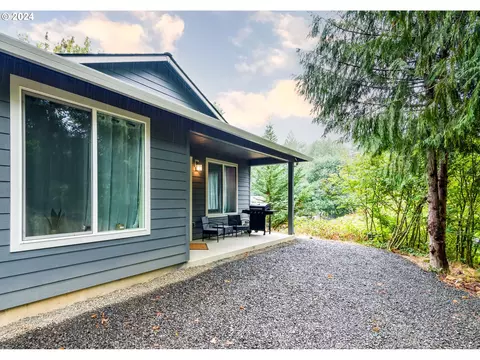 92700 Triangle Lake Resort Rd, Blachly, OR 97412