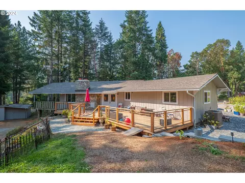 136 Mccullough Creek Rd, Glendale, OR 97442