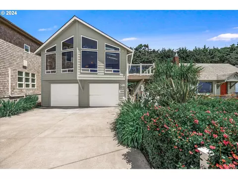 566 Ocean View Dr, Yachats, OR 97498