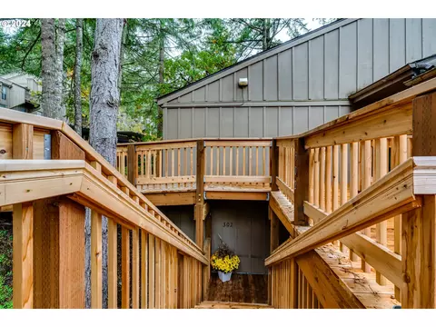 302 Woodcutter Way, Eugene, OR 97405