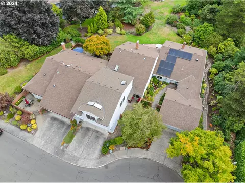 15980 SW Brentwood Ct, Tigard, OR 97224