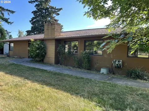 181 Fuchsia Ln, Roseburg, OR 97471