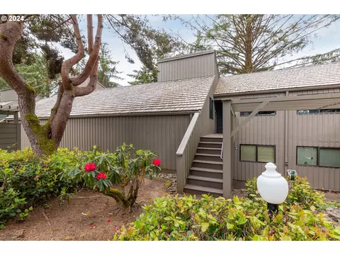 5801 NE Voyage Ave #25, Lincoln City, OR 97367