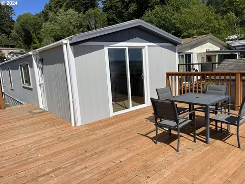 66642 E Bay Rd #39, North Bend, OR 97459