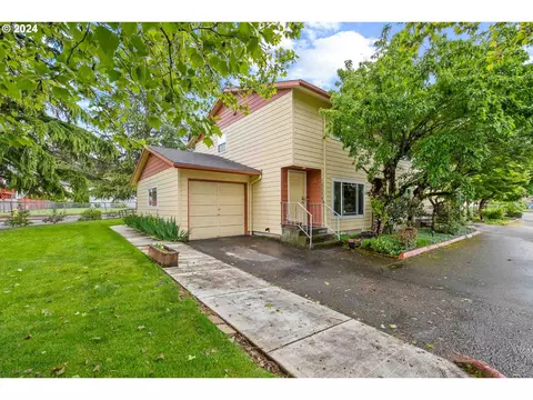 18558 NE Wasco St, Portland, OR 97230