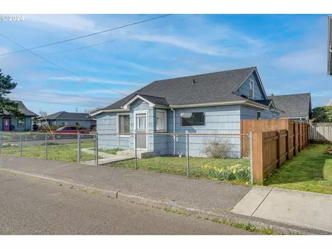 524 Douglas Ave, Tillamook, OR 97141