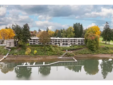 790 SE Webber St #102, Portland, OR 97202