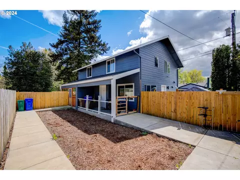 16324 SE Salmon St, Portland, OR 97233