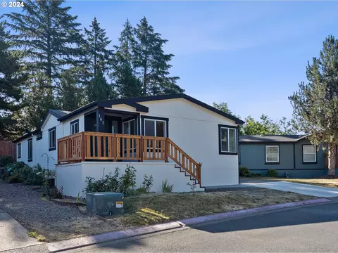 8300 NE Quatama St #161, Hillsboro, OR 97124