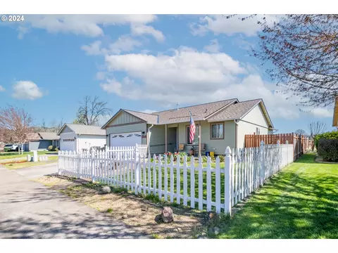 1249 41st Ave, Sweet Home, OR 97386