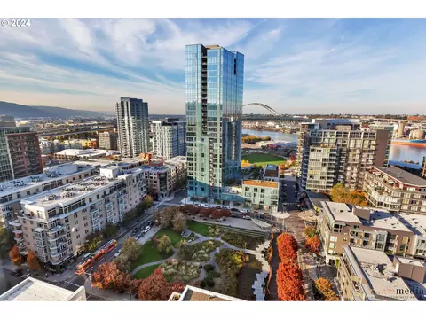 1075 NW Northrup St #916, Portland, OR 97209