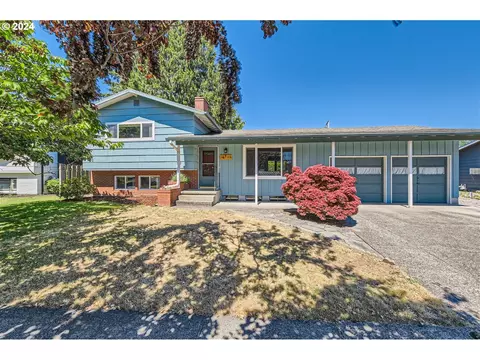16735 SE Kelly St, Portland, OR 97236