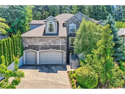 13860 SE Alta Vista Dr, Happy Valley, OR 97086