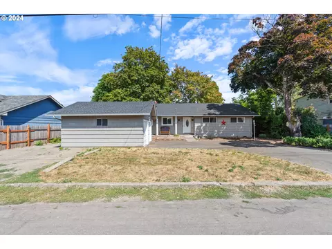 942 Edina Ln, Salem, OR 97301