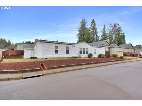 5744 Ridgecrest Dr, Springfield, OR 97478