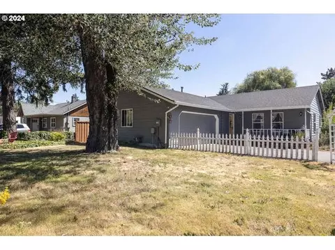 1312 N College St, Newberg, OR 97132