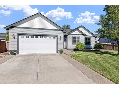 1435 Alderdale Dr, Junction City, OR 97448