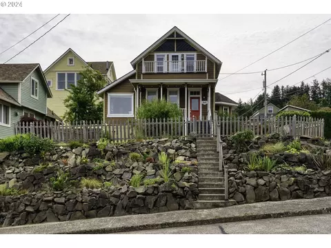 842 35th St, Astoria, OR 97103