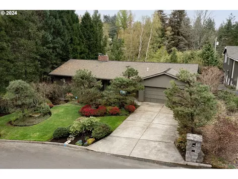 6670 SW Parkwest Ln, Portland, OR 97225