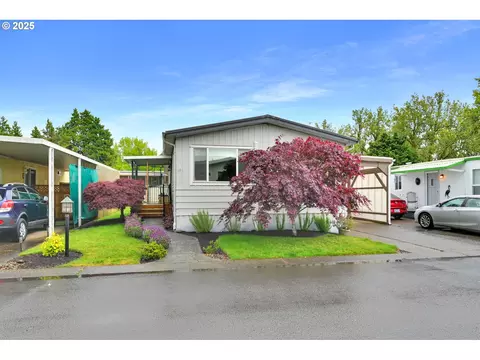1800 Lakewood Ct #15, Eugene, OR 97402
